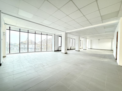 Cladire comerciala cu regim de inaltime P+2 E+M, suprafata 550 mp de inchiriat