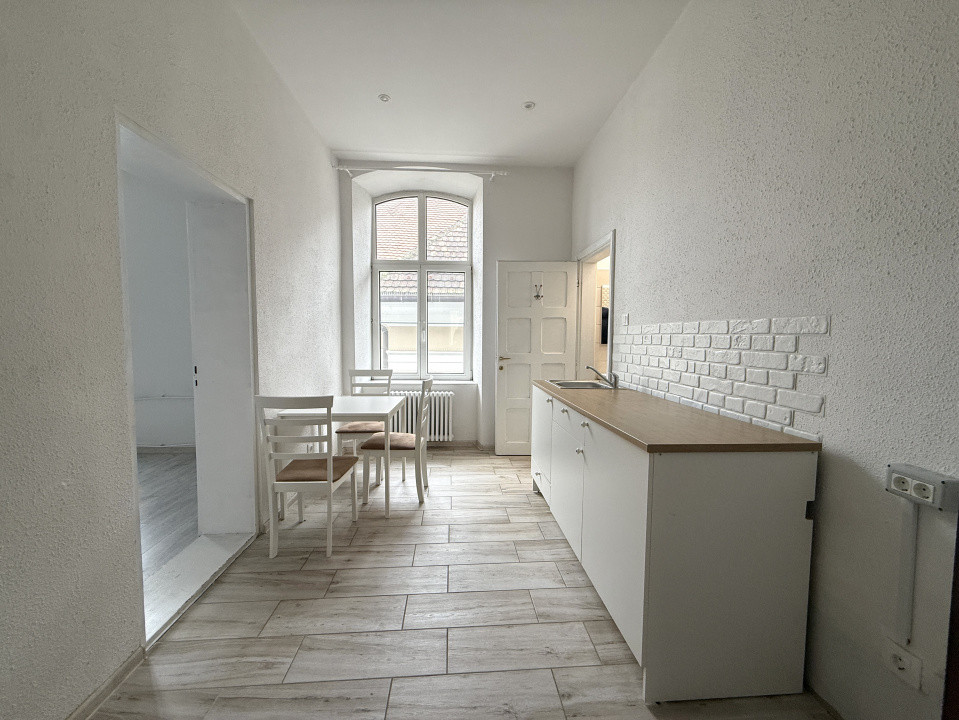 Apartament cu 1 camera nemobilat, de inchiriat, zona Piata Unirii 1, foxfort.ro