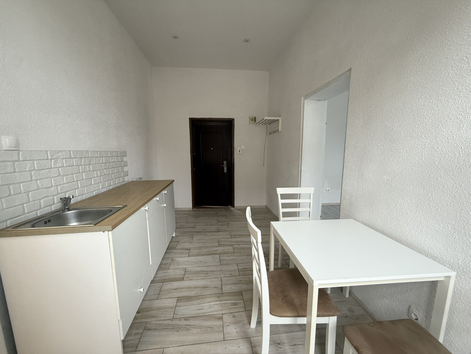 Apartament cu 1 camera nemobilat, de inchiriat, zona Piata Unirii 2, foxfort.ro