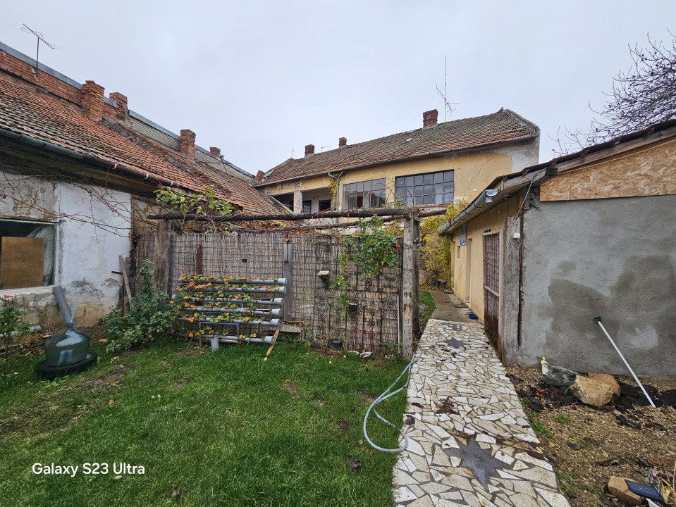 Casa individuala 20 camere, teren 1015 mp, zona Parneava 15, foxfort.ro