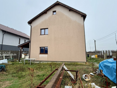 Duplex cu 3 camere, pod mansardabil si panouri fotovoltaice - Calea Urseni