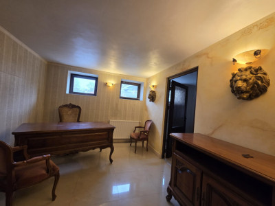 Inchiriez spatiu de birou, mobilat modern, zona Centrala