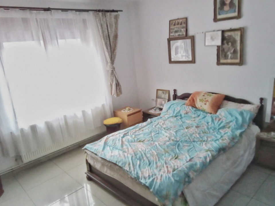 Vand casa spatioasa intr-o zona buna a orasului Arad 2, foxfort.ro