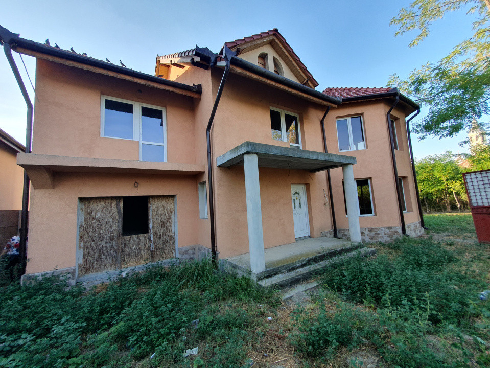 Casa individuala cu 5 camere si 2 bai, Central Jebel 2, foxfort.ro