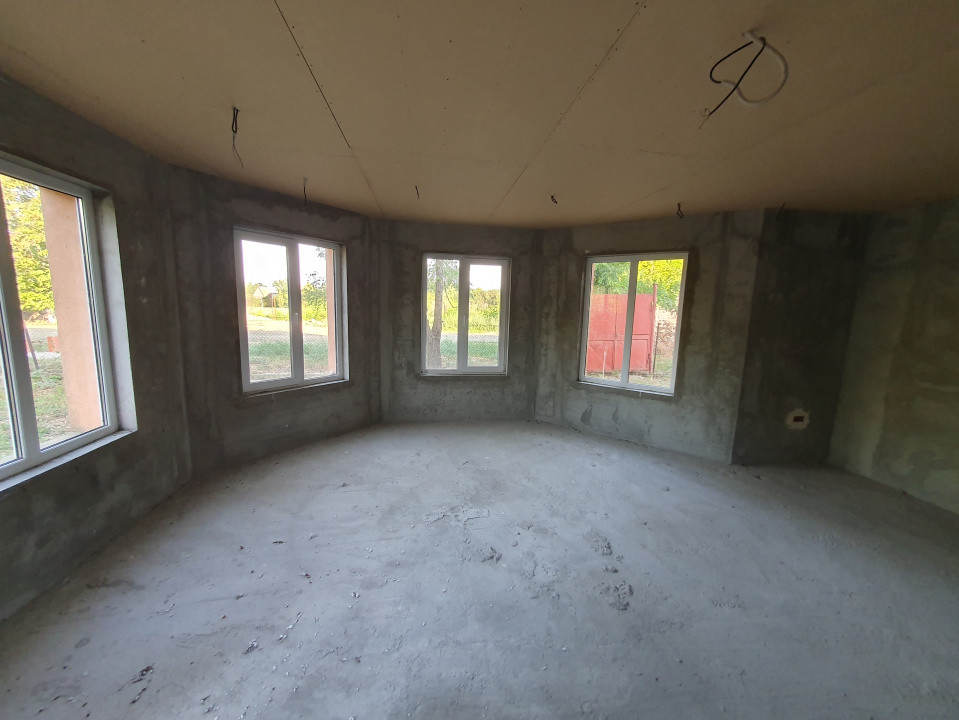 Casa individuala cu 5 camere si 2 bai, Central Jebel 8, foxfort.ro