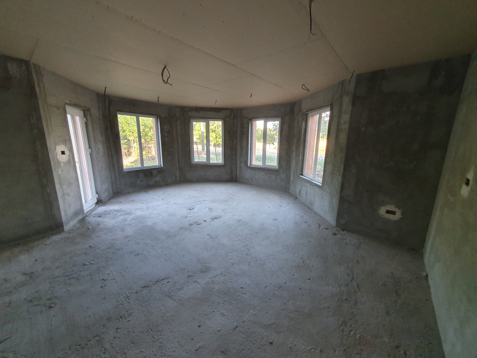 Casa individuala cu 5 camere si 2 bai, Central Jebel 9, foxfort.ro