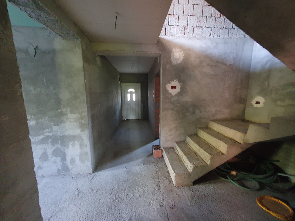 Casa individuala cu 5 camere si 2 bai, Central Jebel 13, foxfort.ro