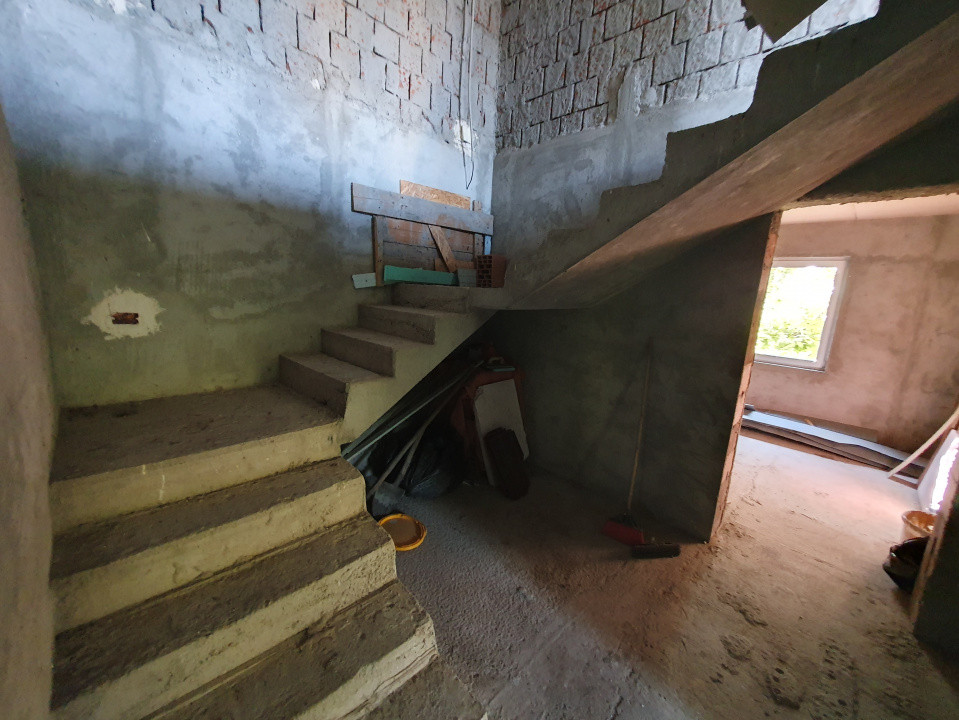 Casa individuala cu 5 camere si 2 bai, Central Jebel 14, foxfort.ro