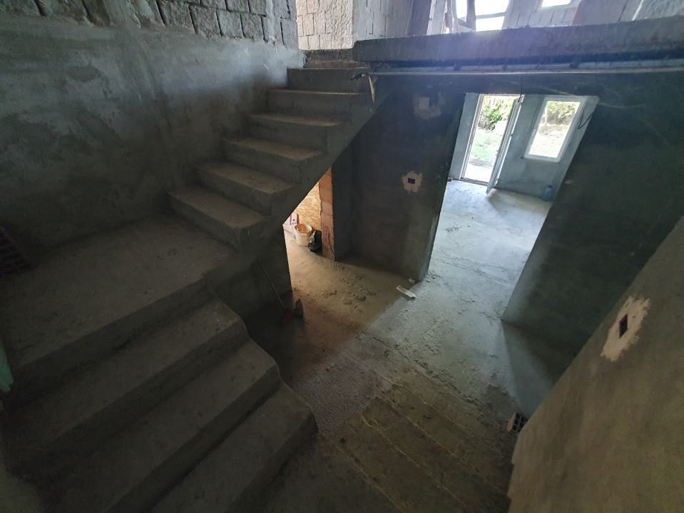 Casa individuala cu 5 camere si 2 bai, Central Jebel 15, foxfort.ro