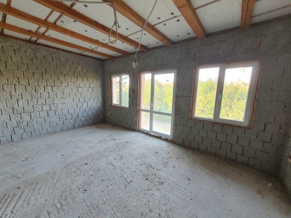 Casa individuala cu 5 camere si 2 bai, Central Jebel 17, foxfort.ro