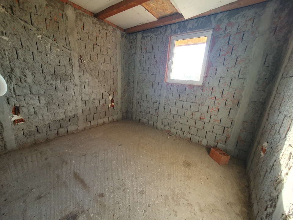 Casa individuala cu 5 camere si 2 bai, Central Jebel 18, foxfort.ro