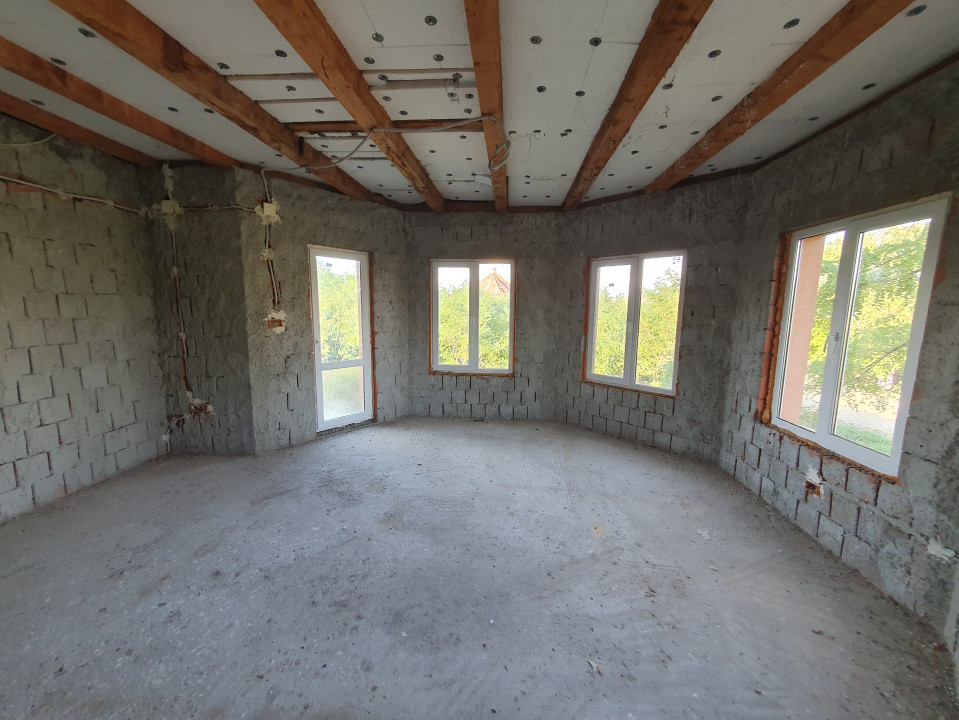 Casa individuala cu 5 camere si 2 bai, Central Jebel 22, foxfort.ro