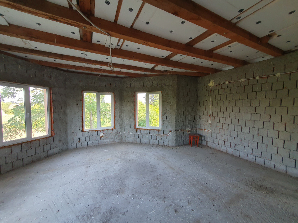 Casa individuala cu 5 camere si 2 bai, Central Jebel 24, foxfort.ro