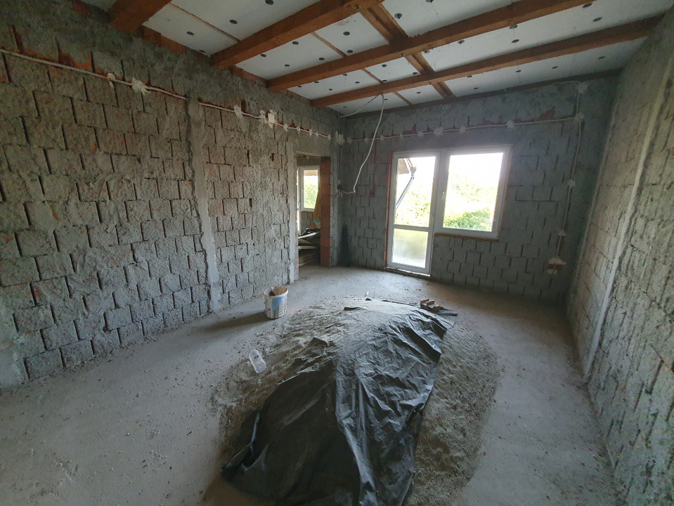 Casa individuala cu 5 camere si 2 bai, Central Jebel 25, foxfort.ro