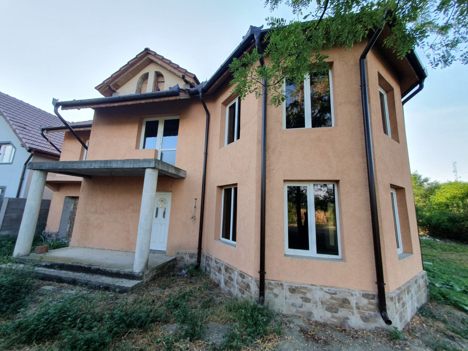 Casa individuala cu 5 camere si 2 bai, Central - Jebel 1, foxfort.ro