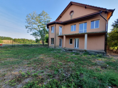 Casa individuala cu 5 camere si 2 bai, Central Jebel imagine mica 4, foxfort.ro