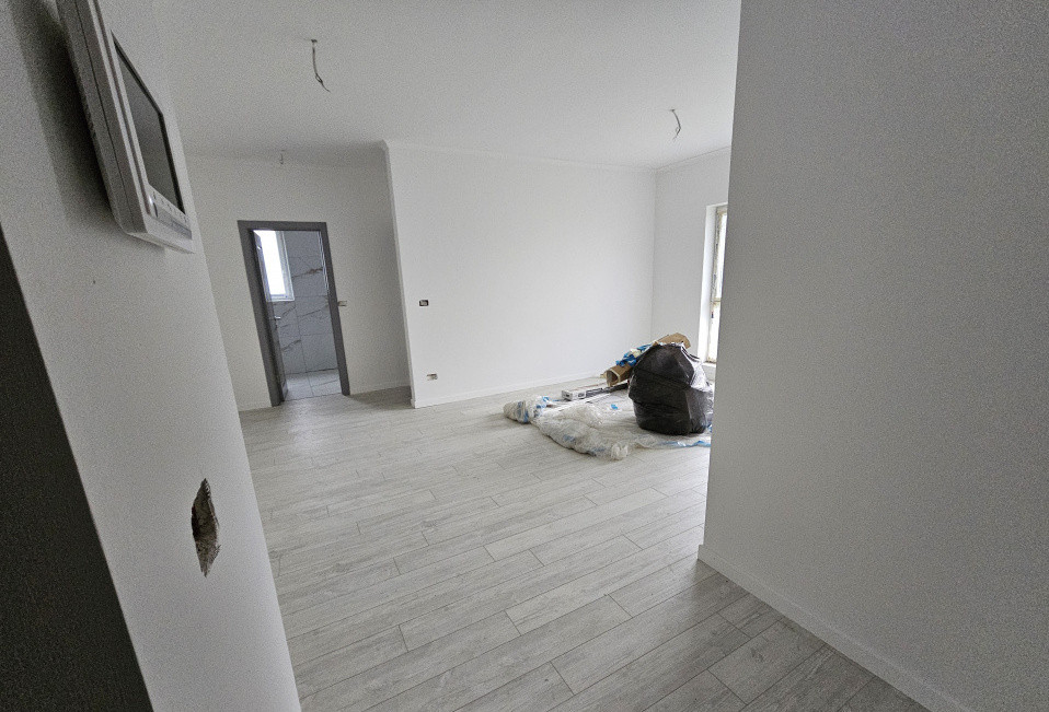 Apartament cu 3 camere de vanzare in Arad, zona Gradiste 1, foxfort.ro