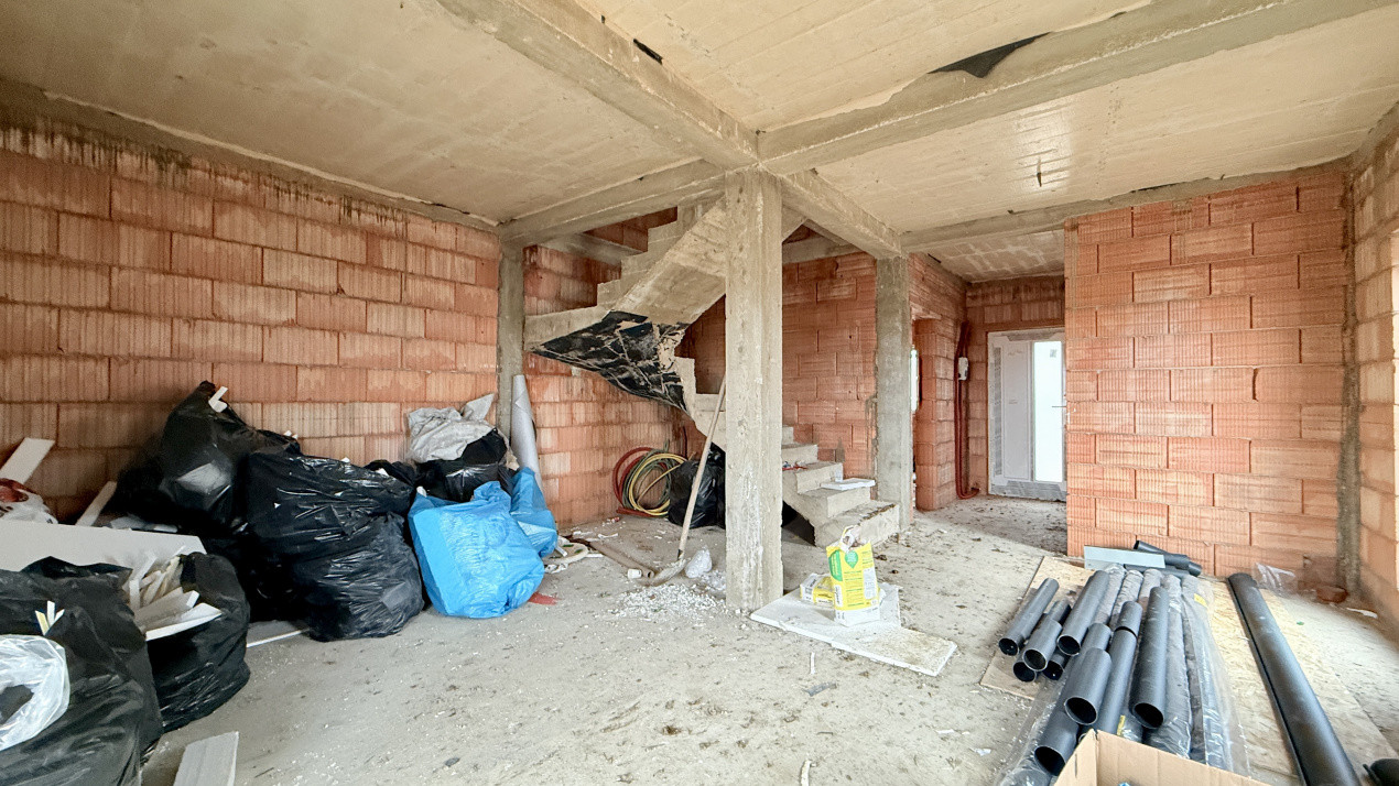 Duplex cu 3 camere si 2 bai si teren de 250 mp, zona Mosnita Veche 2, foxfort.ro