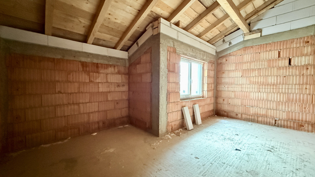 Duplex cu 3 camere si 2 bai si teren de 250 mp, zona Mosnita Veche 4, foxfort.ro