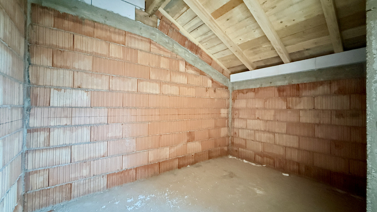 Duplex cu 3 camere si 2 bai si teren de 250 mp, zona Mosnita Veche 5, foxfort.ro