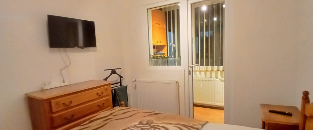 Apartament cu 3 camere, etaj intermediar, mobilat-utilat, zona Dacia 8, foxfort.ro