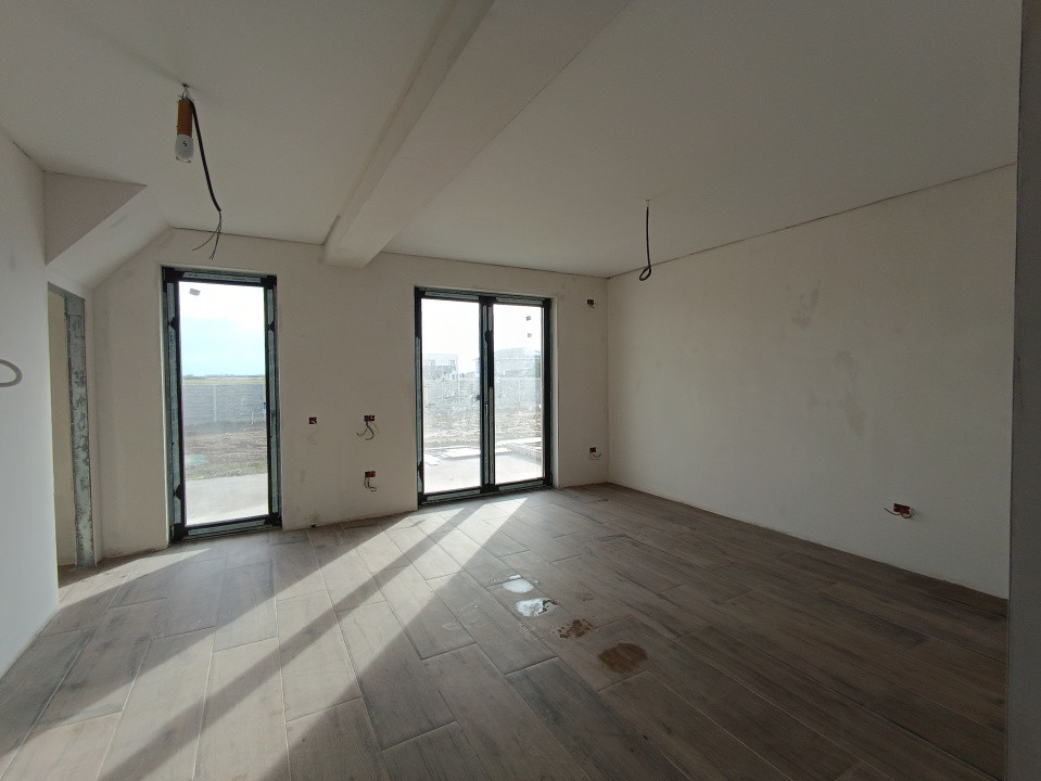 Casa insiruita cu 3 camere,  90 mp utili si teren de 300 mp, zona Giroc  2, foxfort.ro