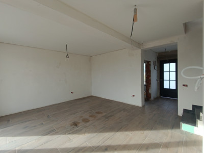 Casa insiruita cu 3 camere,  90 mp utili si teren de 300 mp, zona Giroc  imagine mica 3, foxfort.ro