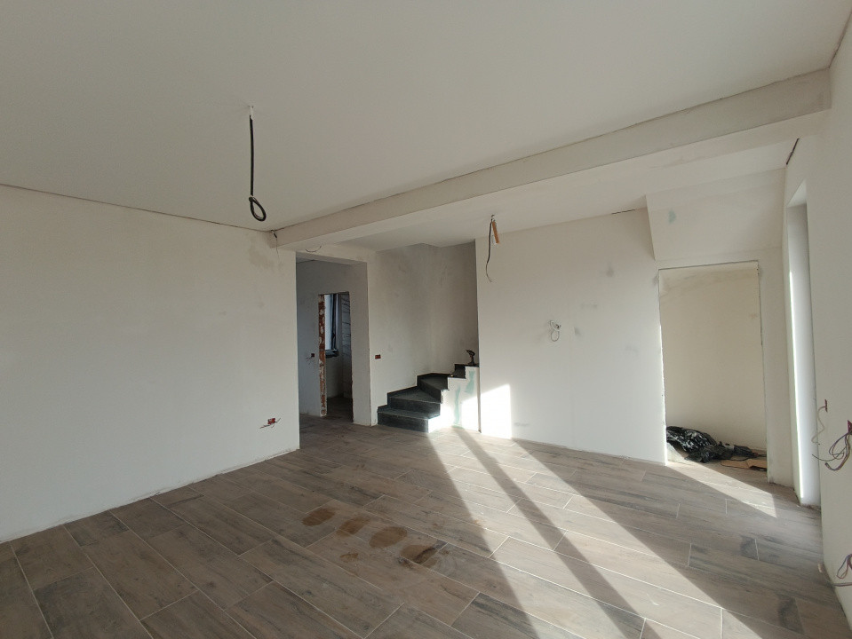 Casa insiruita cu 3 camere si teren de 200 mp, Parter + Etaj, zona Giroc 2, foxfort.ro