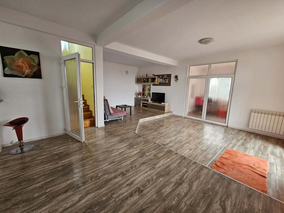 Casa individuala cu 7 camere, spatioasa in Sofronea 1, foxfort.ro