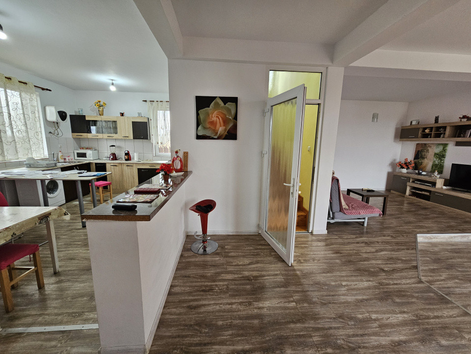 Casa individuala cu 7 camere, spatioasa in Sofronea 2, foxfort.ro