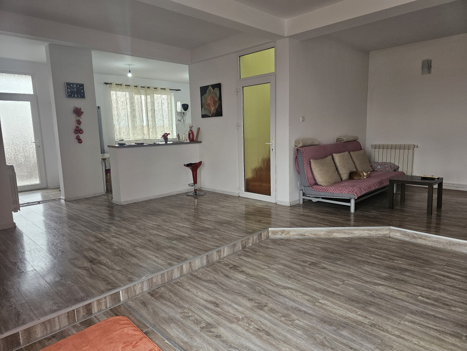 Casa individuala cu 7 camere, spatioasa in Sofronea 3, foxfort.ro