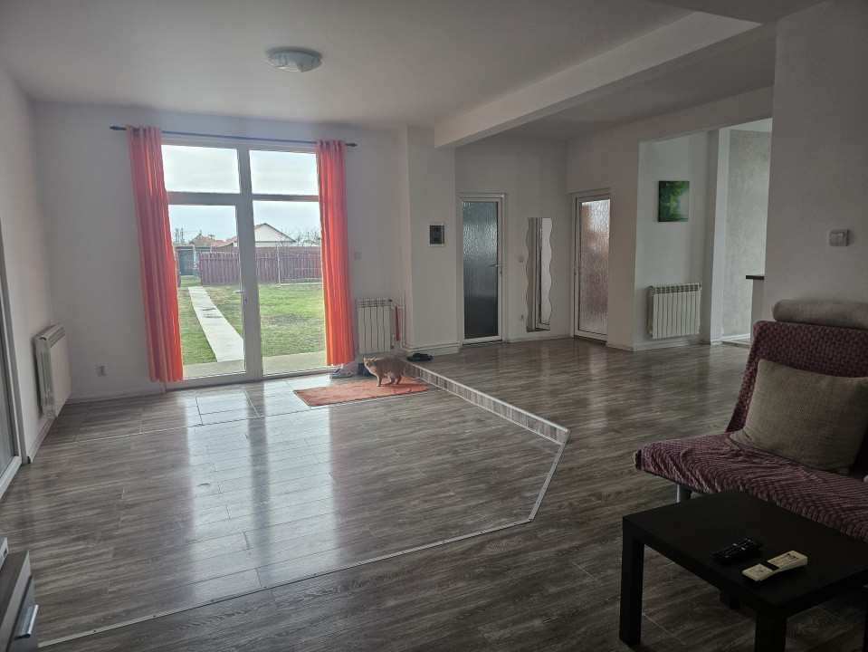 Casa individuala cu 7 camere, spatioasa in Sofronea 4, foxfort.ro