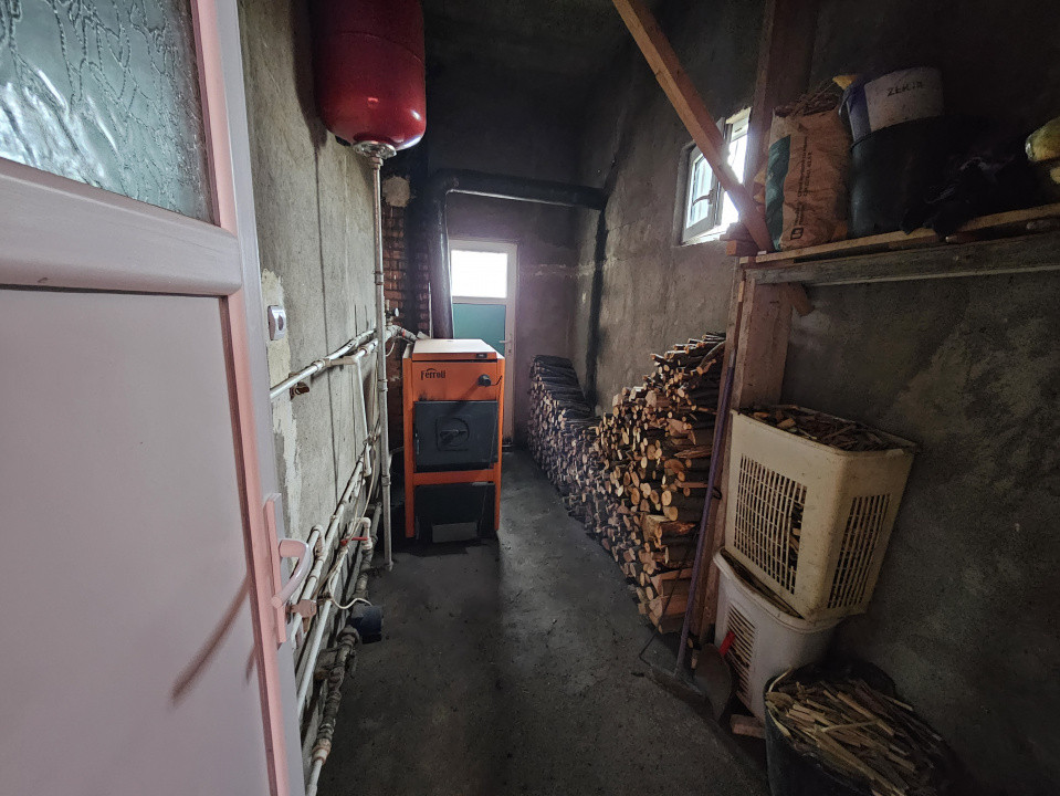 Casa individuala cu 7 camere, spatioasa in Sofronea 7, foxfort.ro