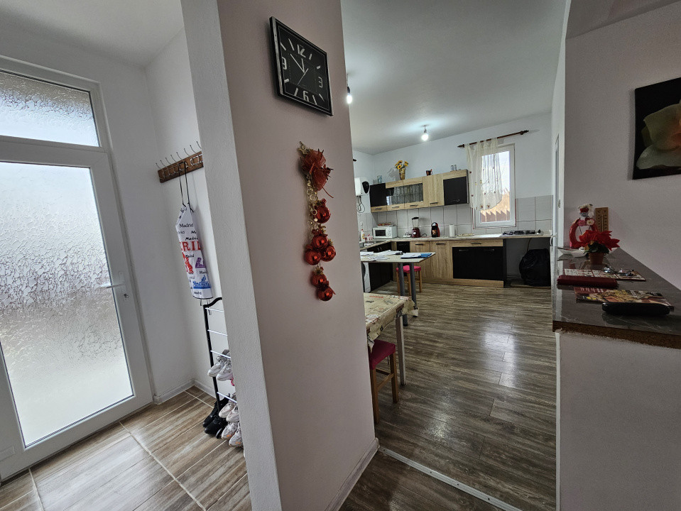 Casa individuala cu 7 camere, spatioasa in Sofronea 10, foxfort.ro