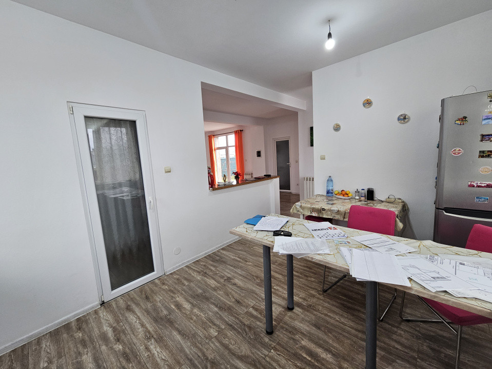 Casa individuala cu 7 camere, spatioasa in Sofronea 11, foxfort.ro