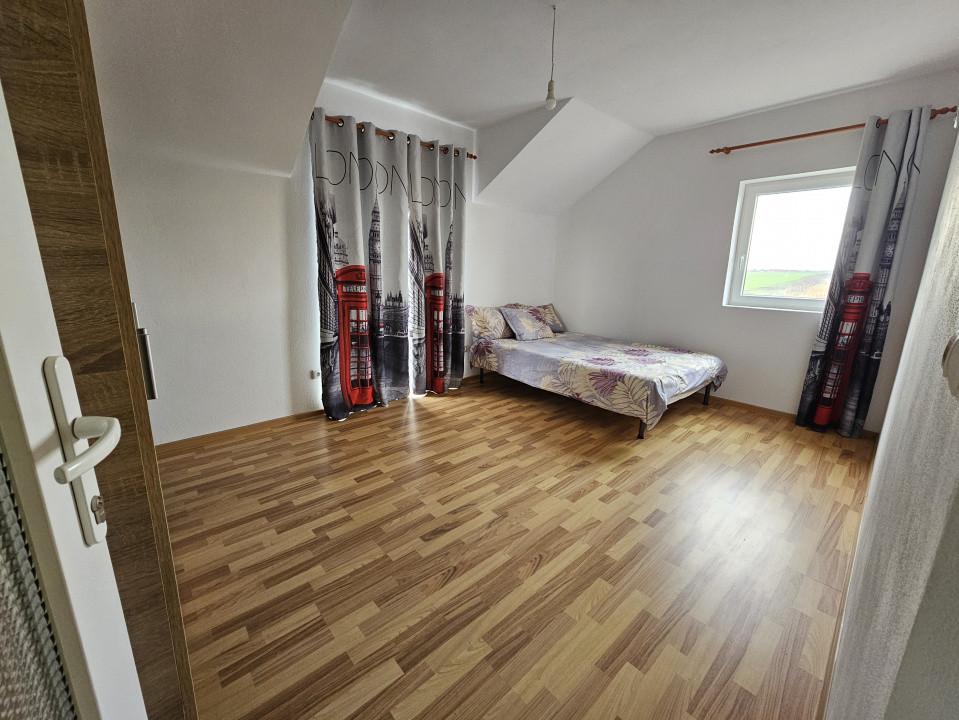 Casa individuala cu 7 camere, spatioasa in Sofronea 16, foxfort.ro