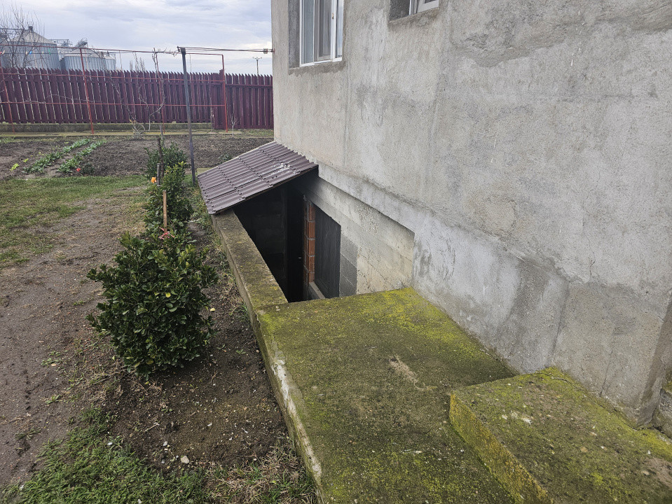 Casa individuala cu 7 camere, spatioasa in Sofronea 23, foxfort.ro