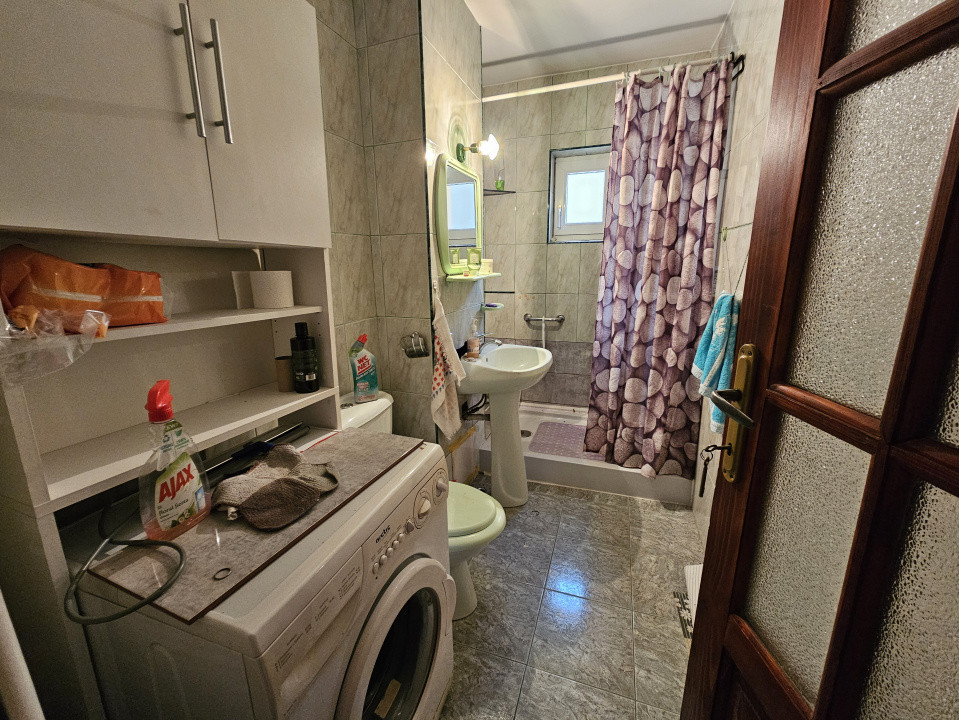 Apartament cu 3 camere, decomandat cu vedere pe 3 parti - zona Miorita 7, foxfort.ro