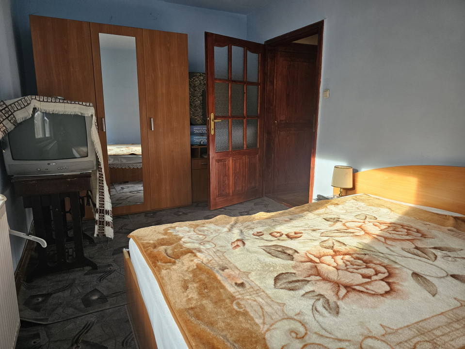 Apartament cu 3 camere, decomandat cu vedere pe 3 parti - zona Miorita 8, foxfort.ro