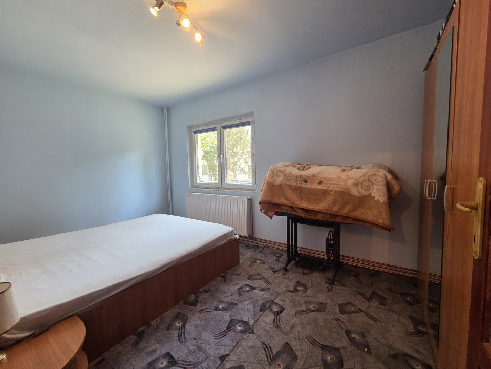 Apartament cu 3 camere, decomandat cu vedere pe 3 parti - zona Miorita 6, foxfort.ro