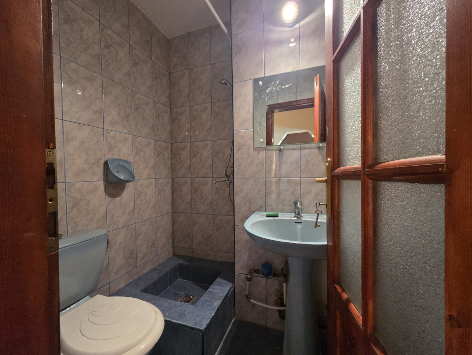 Apartament cu 3 camere, decomandat cu vedere pe 3 parti - zona Miorita 9, foxfort.ro