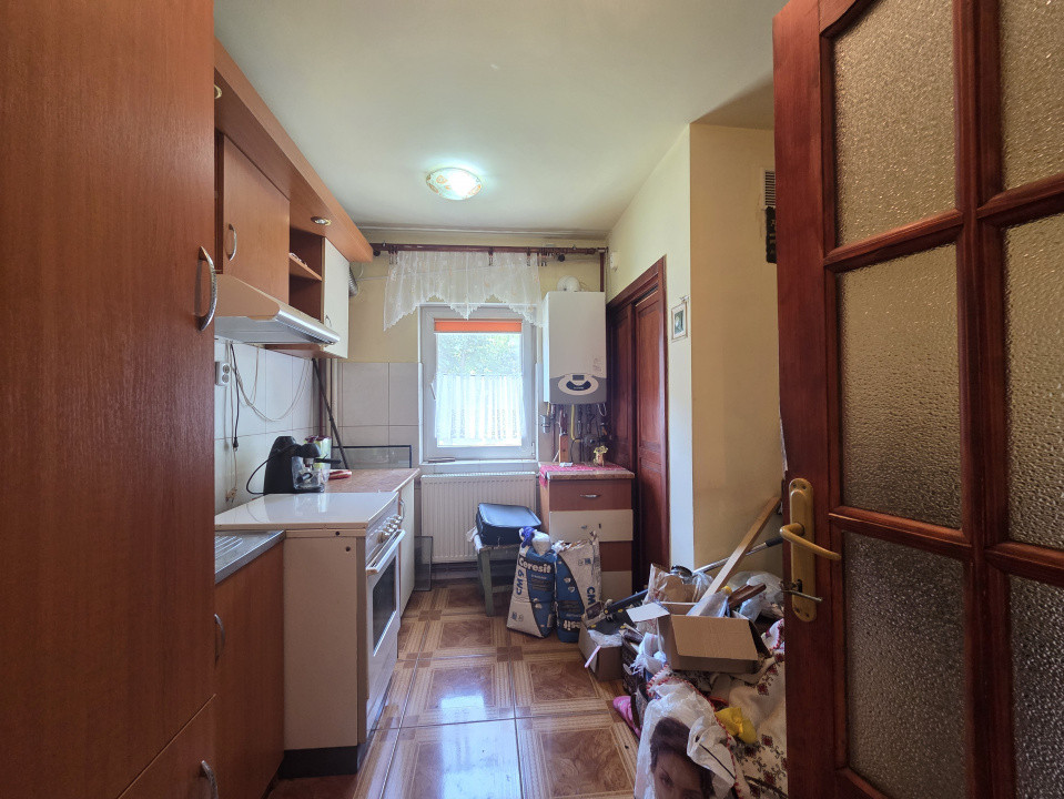 Apartament cu 3 camere, decomandat cu vedere pe 3 parti - zona Miorita 14, foxfort.ro