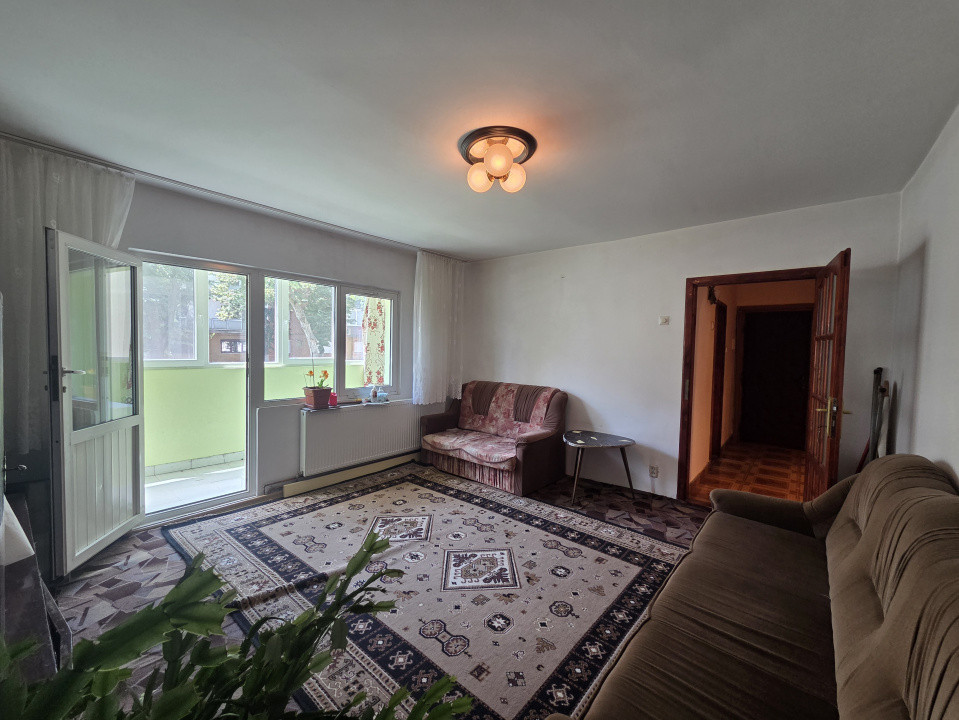 Apartament cu 3 camere, decomandat cu vedere pe 3 parti - zona Miorita 1, foxfort.ro