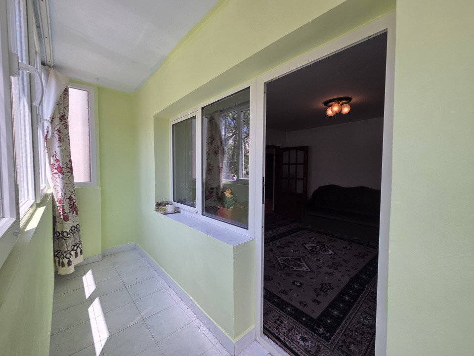 Apartament cu 3 camere, decomandat cu vedere pe 3 parti - zona Miorita 2, foxfort.ro