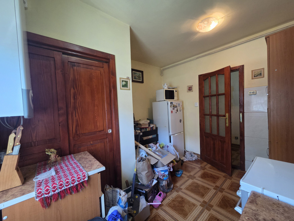 Apartament cu 3 camere, decomandat cu vedere pe 3 parti - zona Miorita 13, foxfort.ro