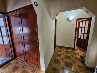 Apartament cu 3 camere, decomandat cu vedere pe 3 parti - zona Miorita imagine mica 5, foxfort.ro