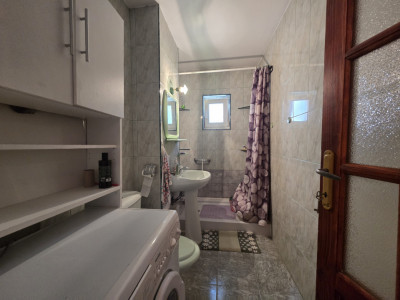 Apartament cu 3 camere, decomandat cu vedere pe 3 parti - zona Miorita imagine mica 8, foxfort.ro