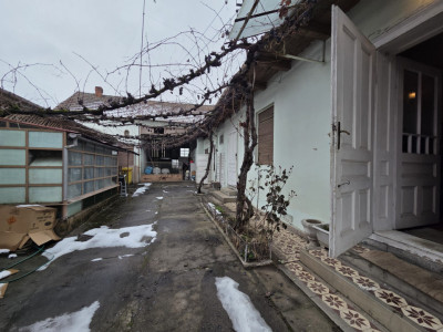 Casa individuala cu 5 camere de inchiriat zona Aradul Nou