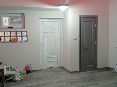 Apartament cu 2 camere la curte de inchiriat, zona Arad