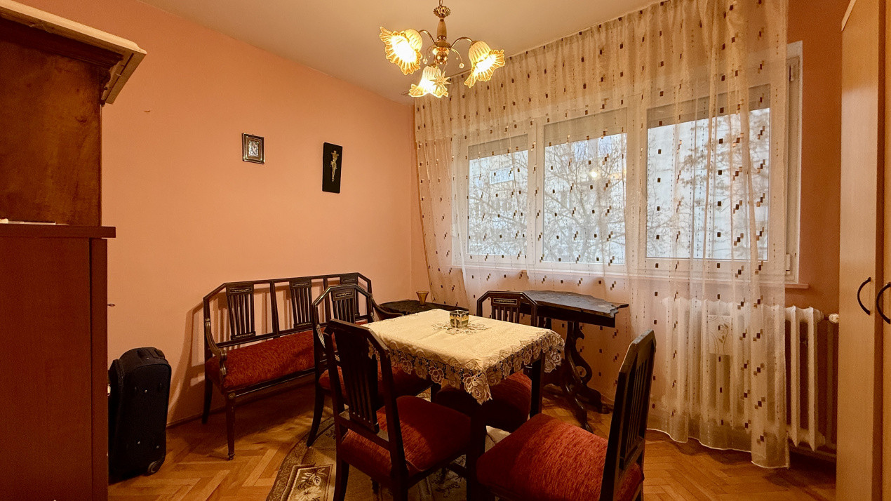 Apartament cu 3 camere si 2 bai de inchiriat, zona Circumvalatiuni 5, foxfort.ro